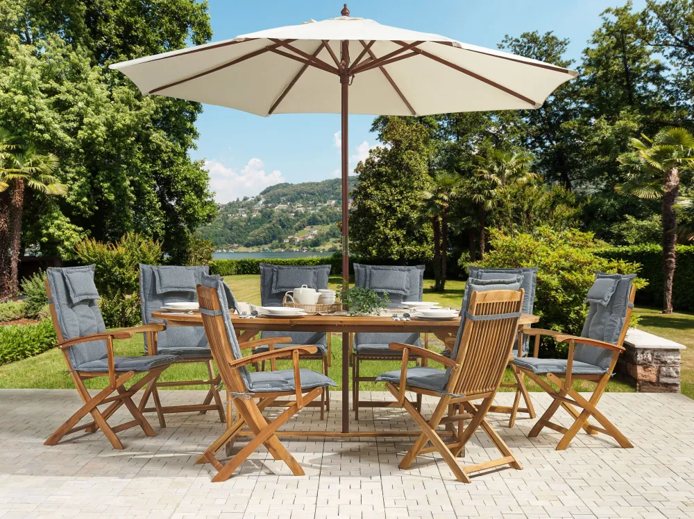 Pouf Portaoggetti Set da giardino di un tavolo e 8 sedie con cuscini grigi e un ombrellone MAUI