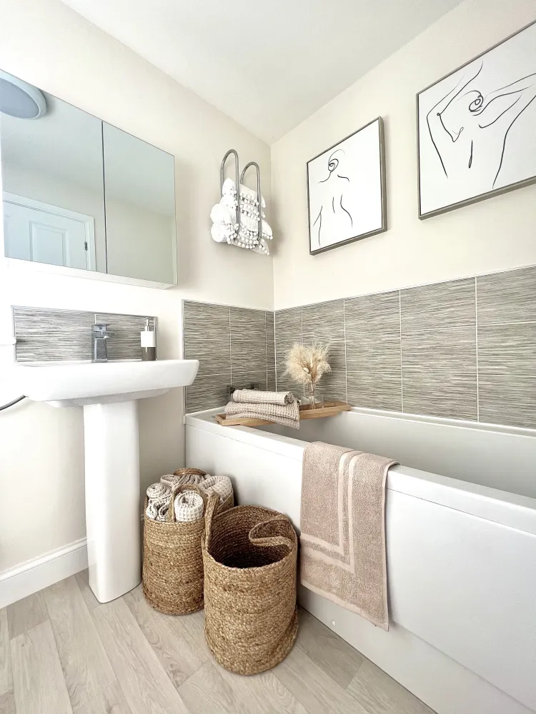 Armadietto da bagno con specchio 80 x 70 cm NAVARRA