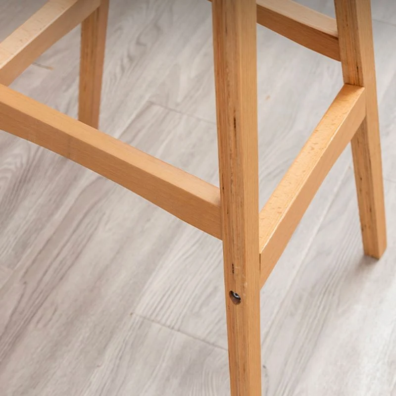 Bancone moderno e sgabello da bar con schienale basso plastica con base legno massello Clearhalo