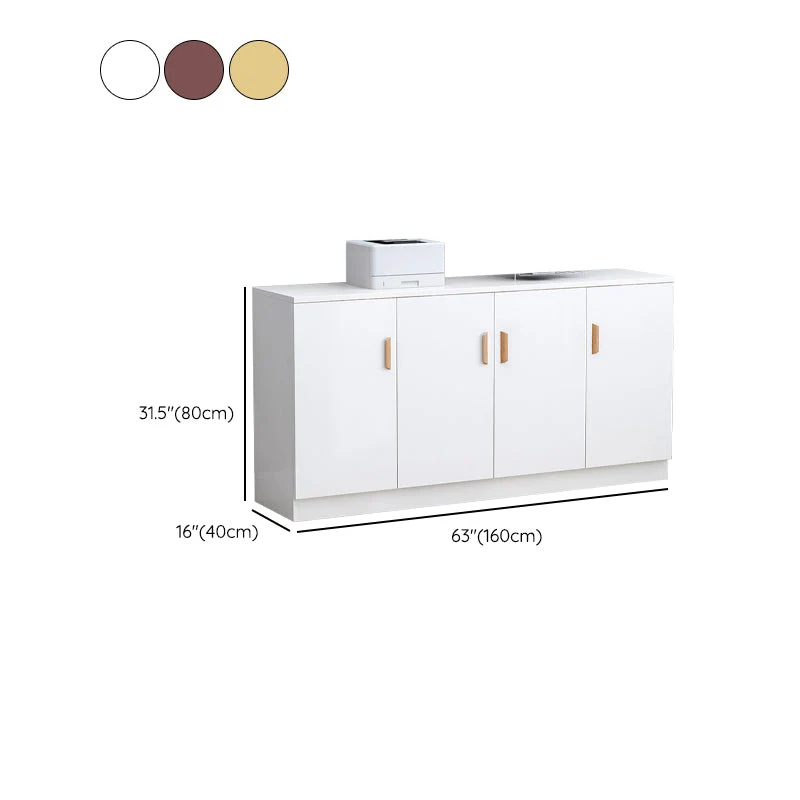 Credenza moderna con ripiani regolabili derivati del legno e ante Clearhalo