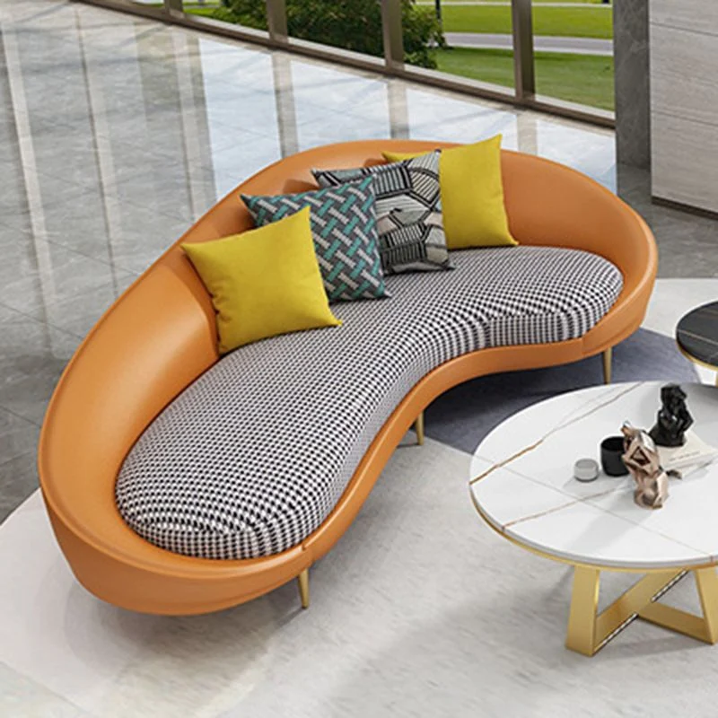Divano con braccioli inclinati ecopelle Divano curvo moderno arancione Clearhalo