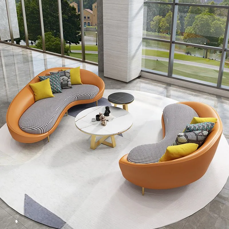 Divano con braccioli inclinati ecopelle Divano curvo moderno arancione Clearhalo