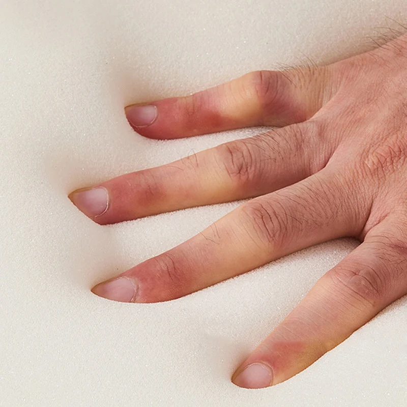 Divano moderno beige con schienale e bracciolo imbottito per soggiorno Clearhalo