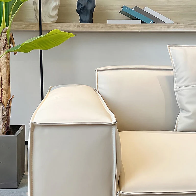 Divano moderno 4 posti con braccioli quadrati Divano ecopelle beige largo 110,23 pollici Clearhalo