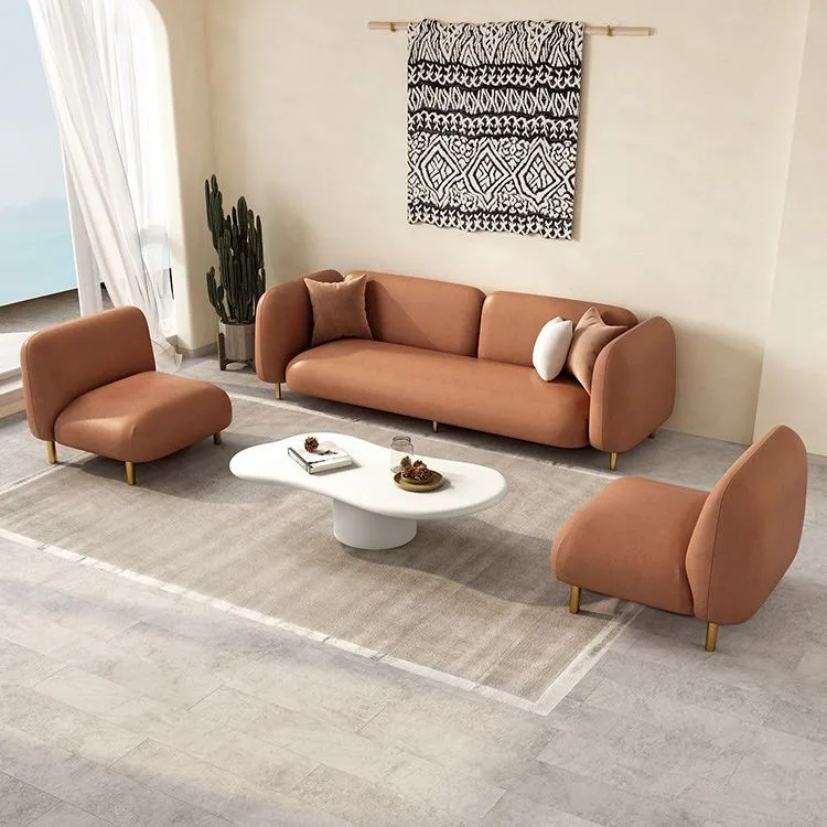 Divano da soggiorno smoking stile moderno con braccioli quadrati ecopelle e gambe ottone Clearhalo