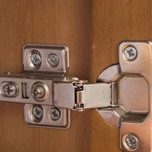 Mobile portaoggetti tradizionale legno massello con espositore con ante vetro per sala da pranzo Clearhalo