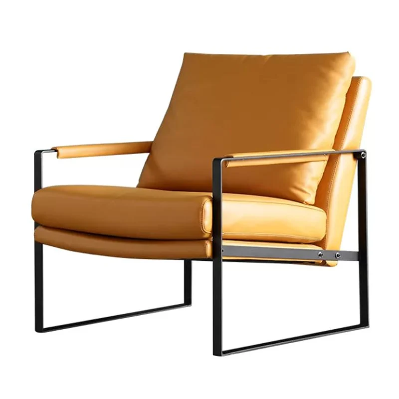 Poltrona ecopelle con base slitta con braccioli quadrati e schienale con cuscino Clearhalo