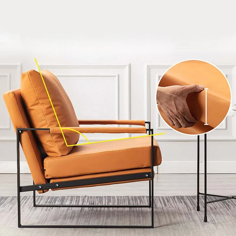 Poltrona ecopelle con base slitta con braccioli quadrati e schienale con cuscino Clearhalo