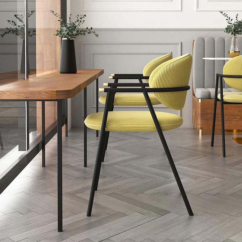 Poltrona da pranzo da cucina contemporanea con gambe nere e schienale aperto Clearhalo