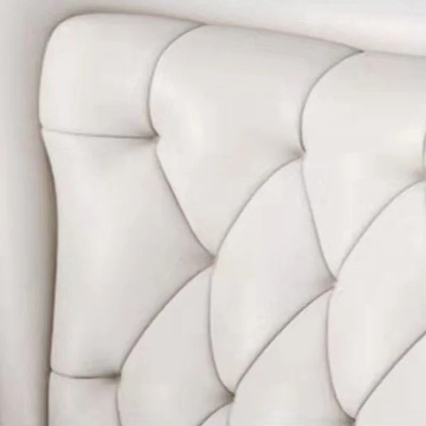 Poltrona da pranzo imbottita con schienale alto e gambe dorate Clearhalo