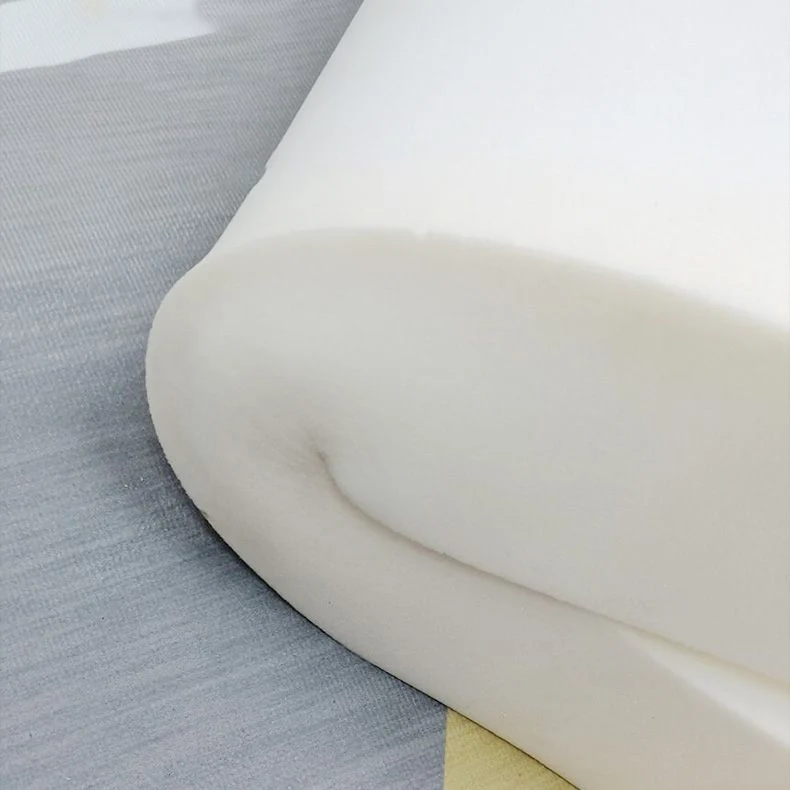 Poltrona da pranzo moderna imbottita con schienale alto e massiccio, con gambe legno Clearhalo