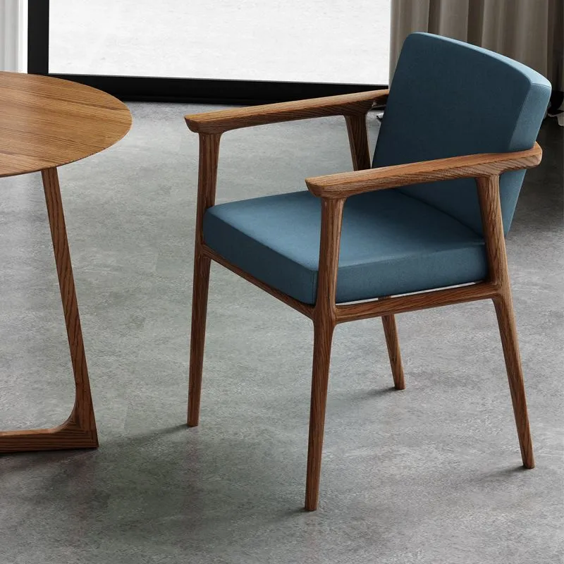 Poltrona da sala da pranzo imbottita con schienale massiccio per interni stile tradizionale Clearhalo