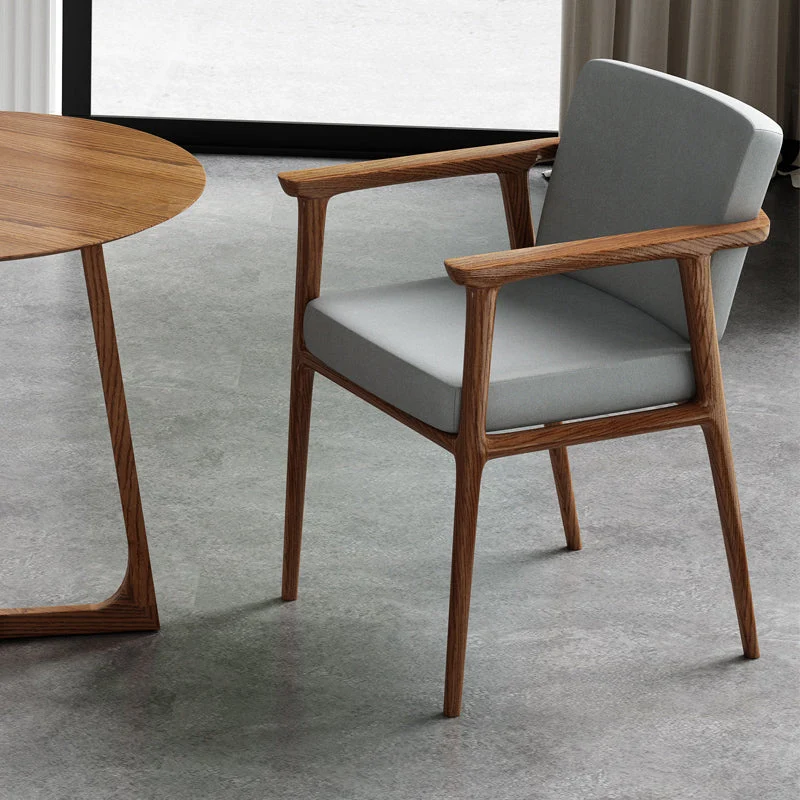 Poltrona da sala da pranzo imbottita con schienale massiccio per interni stile tradizionale Clearhalo