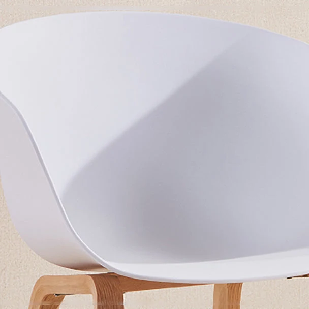 Poltroncina da pranzo scandinava plastica con finitura opaca e schienale massiccio (set di 4) Clearhalo