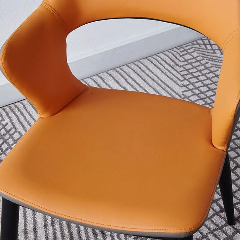 Poltroncina da pranzo stile moderno con braccioli metallo, schienale aperto e imbottitura Clearhalo