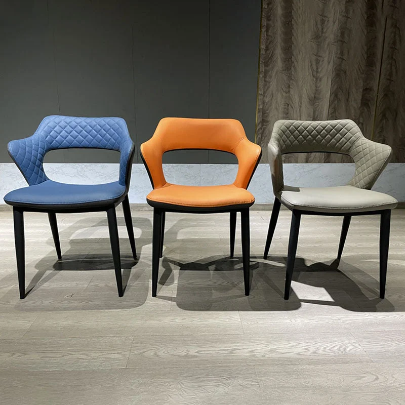 Poltroncina da pranzo stile moderno con braccioli metallo, schienale aperto e imbottitura Clearhalo