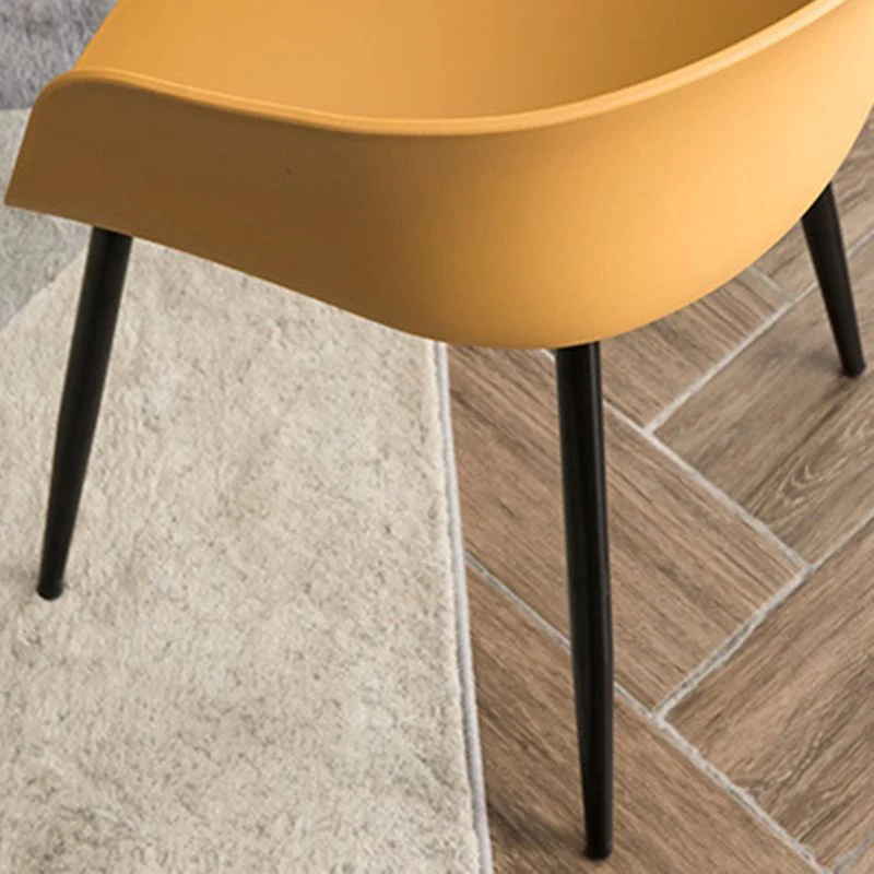 Poltroncina stile nordico Sedia laterale plastica per la casa con gambe nere 22"x22"x30,3" Clearhalo
