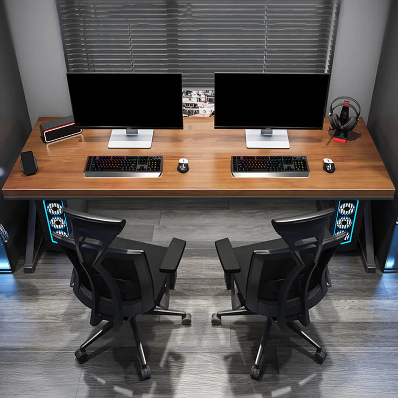Scrivania per computer di forma rettangolare, scrivania legno massello di colore marrone Clearhalo