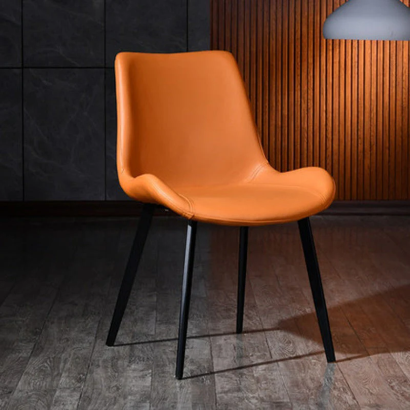 Sedia contemporanea Parsons curva pelle con finitura opaca, senza braccioli, per la casa Clearhalo
