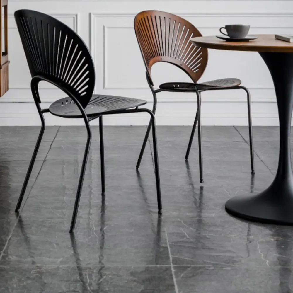 Sedia da giardino stile industriale, senza braccioli, con schienale aperto e gambe nere Clearhalo