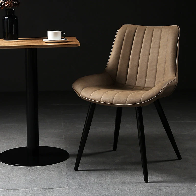 Sedia laterale dal design moderno ecopelle con 4 gambe metallo con finitura nera, sedia senza braccioli con schienale mass...