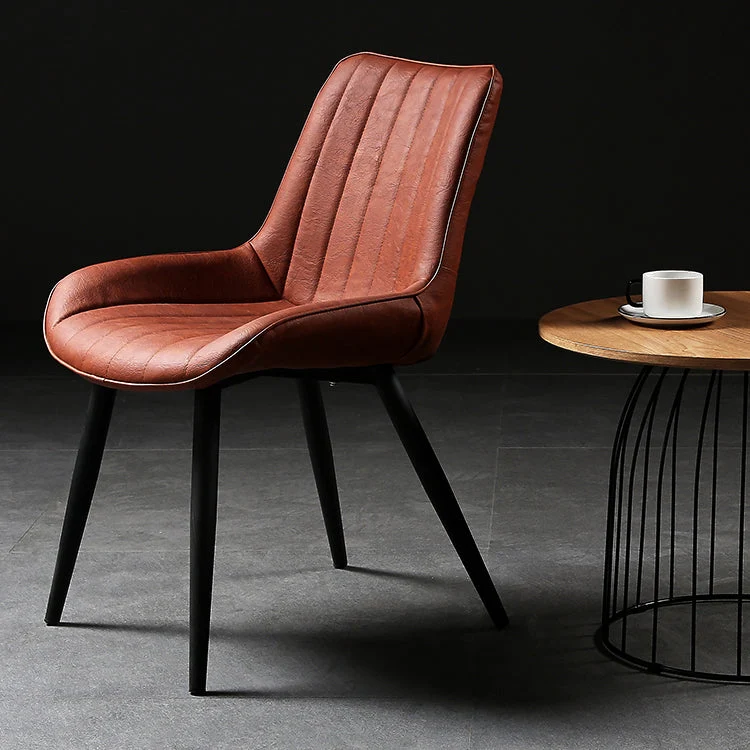 Sedia laterale dal design moderno ecopelle con 4 gambe metallo con finitura nera, sedia senza braccioli con schienale mass...