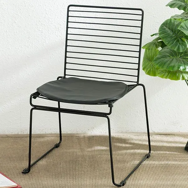 Sedia laterale metallo stile moderno con schienale scaletta per uso nel patio Clearhalo