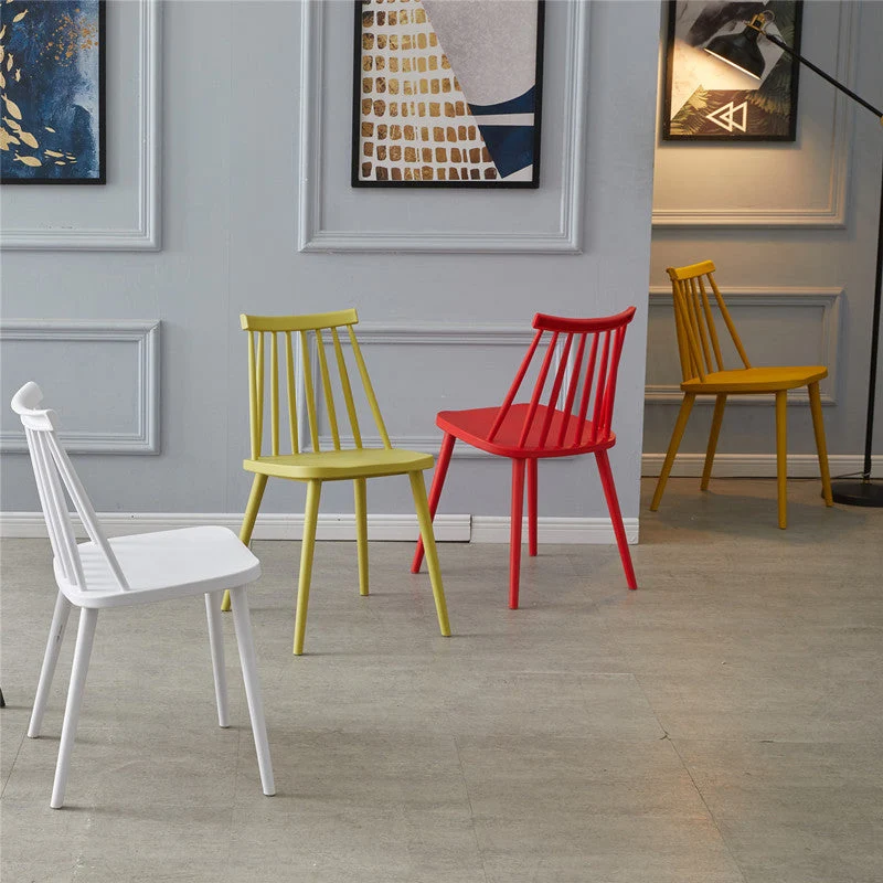 Sedia laterale moderna plastica con finitura opaca Sedia con schienale doghe per interni ed esterni Clearhalo