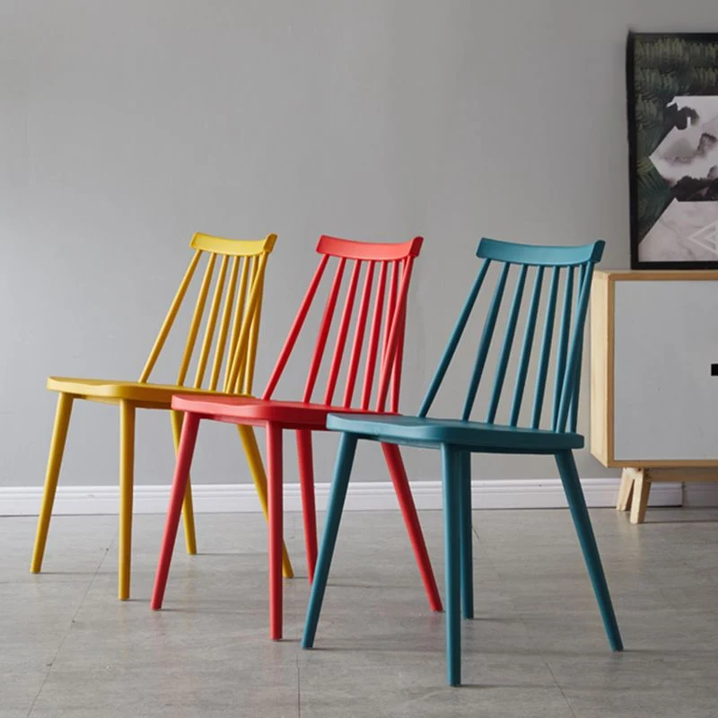 Sedia laterale moderna plastica con finitura opaca Sedia con schienale doghe per interni ed esterni Clearhalo
