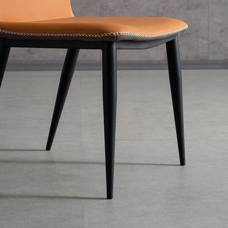 Sedia laterale moderna senza braccioli con schienale curvo pelle con finitura opaca per sala da pranzo Clearhalo