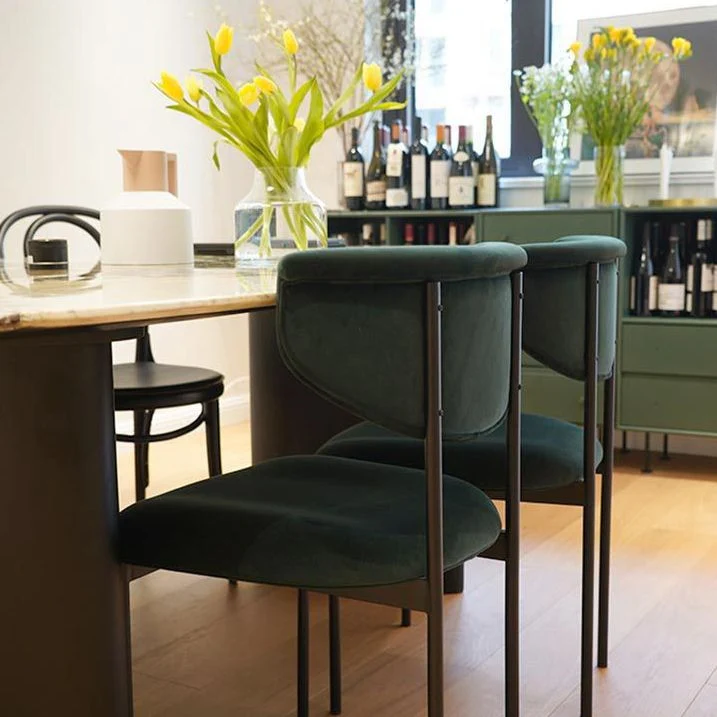 Sedia laterale da pranzo moderna da cucina nera Sedia laterale da pranzo imbottita con apertura sullo schienale Clearhalo