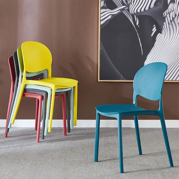 Sedia laterale da pranzo moderna plastica con finitura opaca Sedia laterale da pranzo con schienale aperto Clearhalo