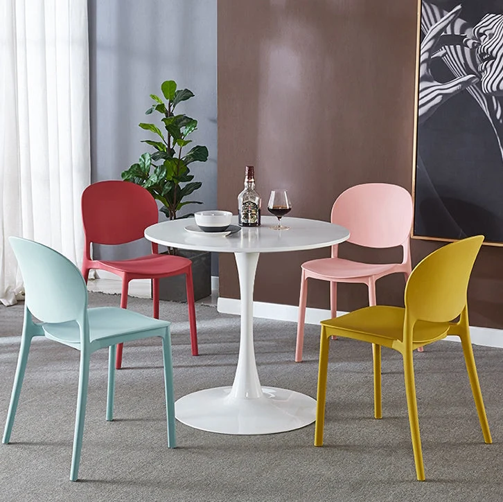 Sedia laterale da pranzo moderna plastica con finitura opaca Sedia laterale da pranzo con schienale aperto Clearhalo