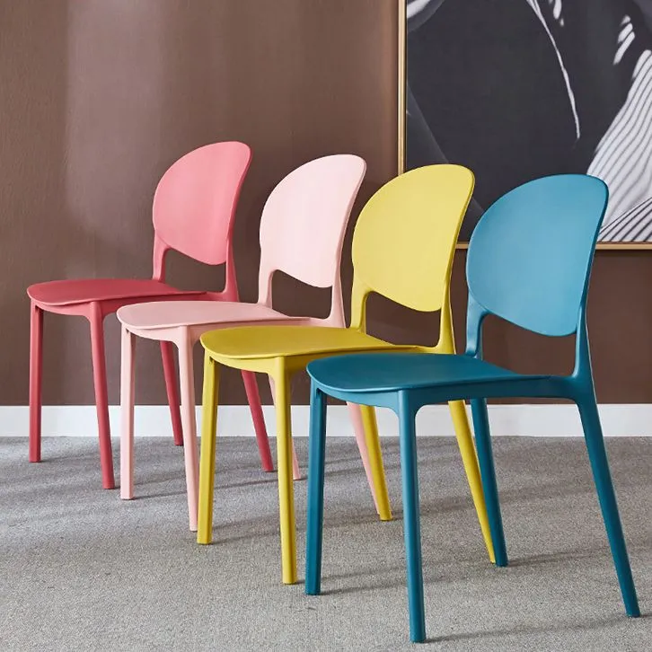 Sedia laterale da pranzo moderna plastica con finitura opaca Sedia laterale da pranzo con schienale aperto Clearhalo