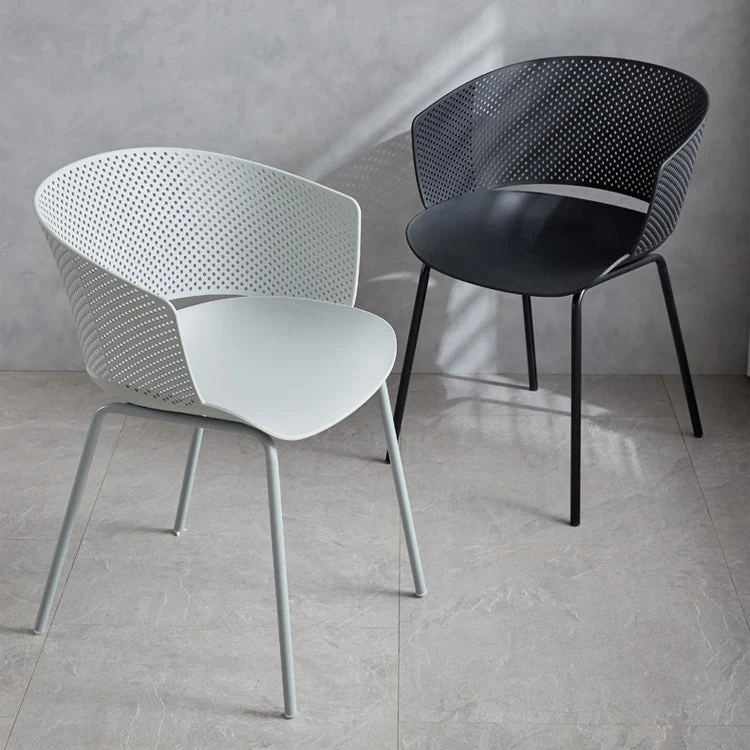 Sedia moderna plastica Parsons Chair con finitura opaca per interni Clearhalo