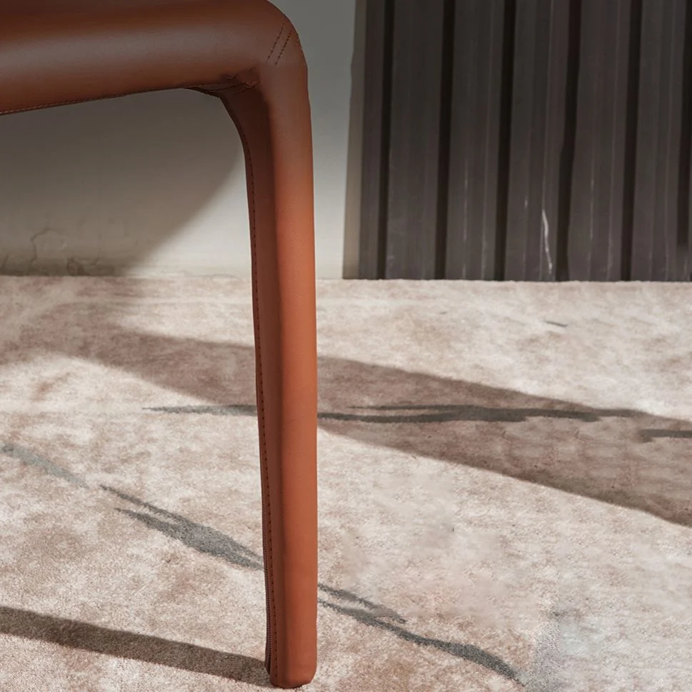 Sedia da pranzo con braccioli per la casa pelle di design, con finitura opaca, con retro alare Clearhalo