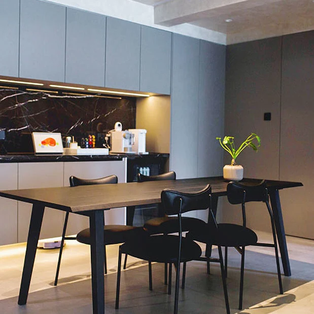 Sedia da pranzo con schienale aperto per ristorante velluto stile designer Clearhalo