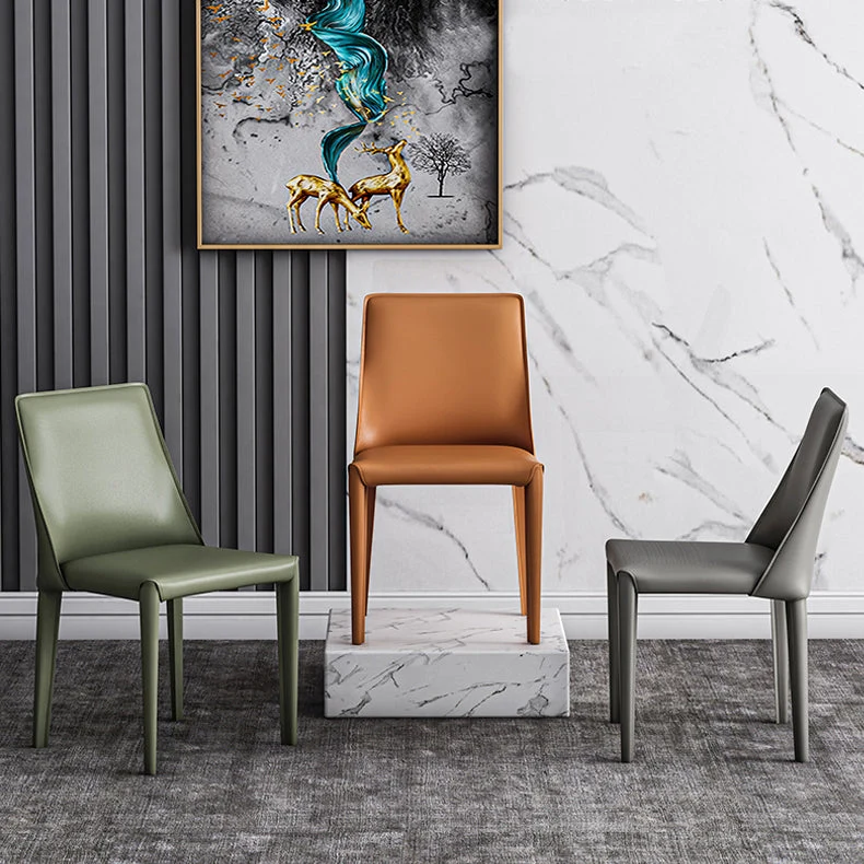 Sedia da pranzo con schienale massiccio e finitura opaca pelle per hotel stile designer Clearhalo