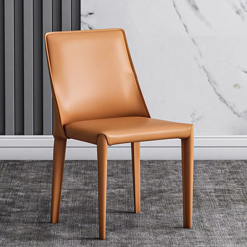 Sedia da pranzo con schienale massiccio e finitura opaca pelle per hotel stile designer Clearhalo