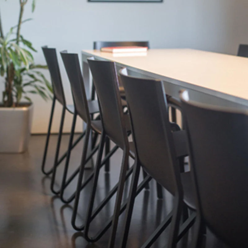 Sedia da pranzo con schienale plastica solida senza braccioli stile contemporaneo per ristorante Clearhalo