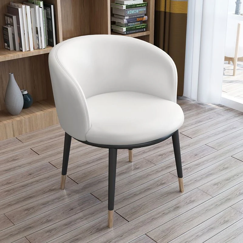 Sedia da pranzo contemporanea ecopelle con 4 gambe con schienale massiccio e finitura opaca Clearhalo