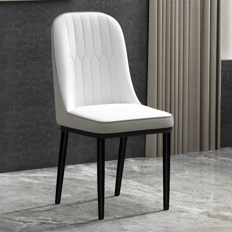 Sedia da pranzo Glam ecopelle Parsons Chair con 4 gambe finitura opaca per la casa Clearhalo