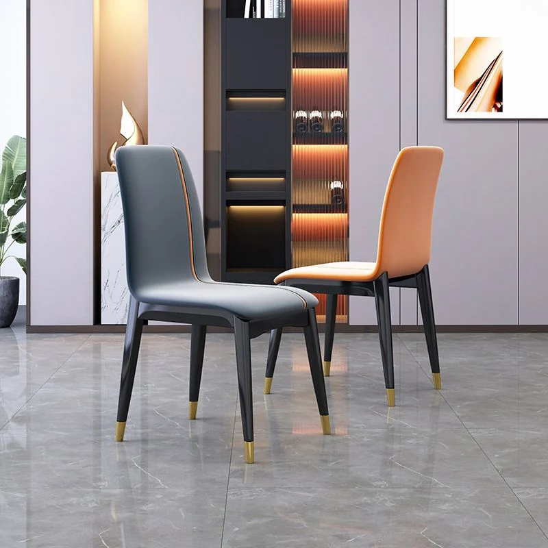 Sedia da pranzo imbottita con schienale massiccio legno di gomma industriale con finitura opaca e gambe nere Clearhalo