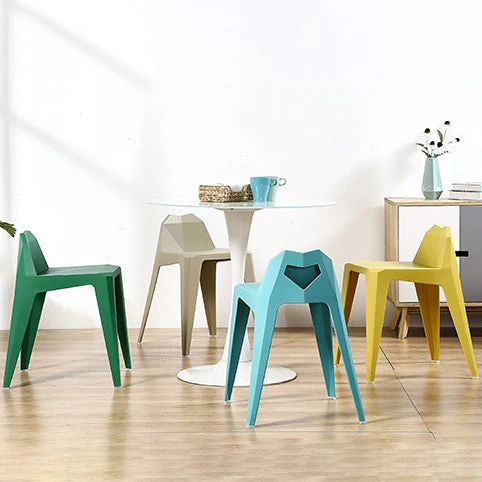 Sedia da pranzo laterale moderna plastica con schienale solido per cucina Clearhalo