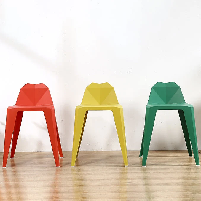 Sedia da pranzo laterale moderna plastica con schienale solido per cucina Clearhalo