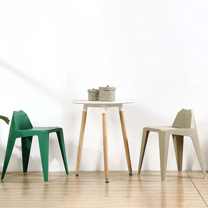 Sedia da pranzo laterale moderna plastica con schienale solido per cucina Clearhalo
