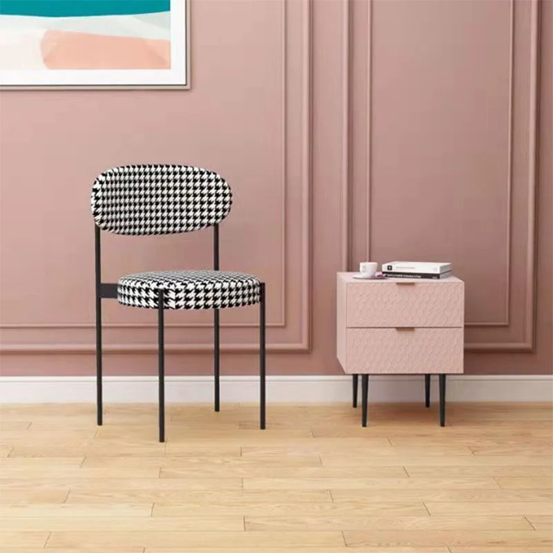 Sedia da pranzo laterale stile moderno metallo con schienale aperto e imbottitura Clearhalo