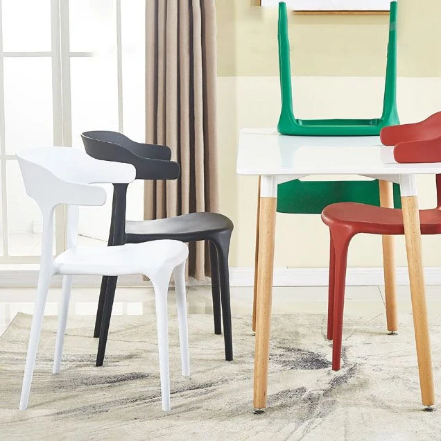 Sedia da pranzo moderna con braccioli plastica per ristorante, finitura opaca, con schienale aperto Clearhalo