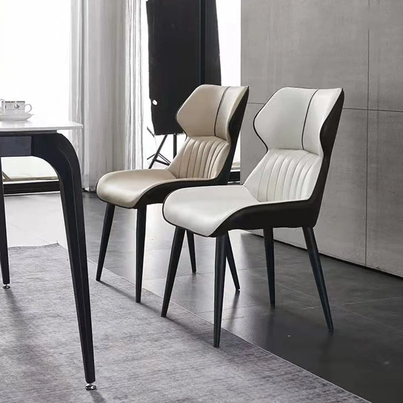 Sedia da pranzo moderna con schienale alare Sedia senza braccioli pelle PU con gambe metallo Clearhalo