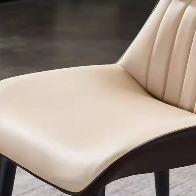 Sedia da pranzo moderna con schienale alare Sedia senza braccioli pelle PU con gambe metallo Clearhalo